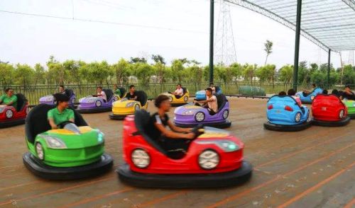 游樂場共享碰碰車深受廣大游客和經(jīng)營者的歡迎