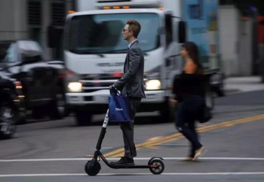 共享電動(dòng)滑板車