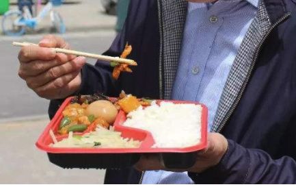 自動售賣盒飯機也來餐飲市場中分一杯羹圖片