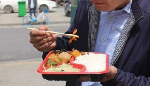 自動(dòng)售賣盒飯機(jī)也來(lái)餐飲市場(chǎng)中分一杯羹圖片